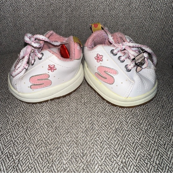 Build A Bear Clothing Accessories SKECHERS Sneakers Tennis Pink HEART Charm BABW - Picture 2 of 9